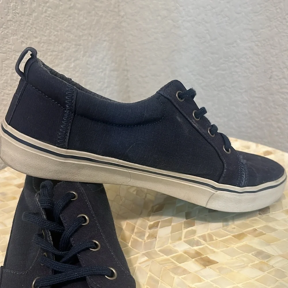 Toms men’s sneakers size 11